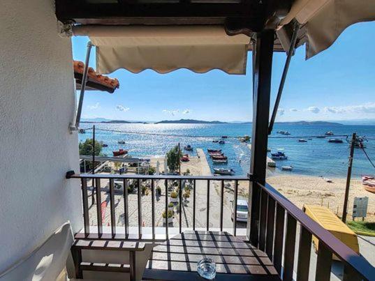 Pension Antonakis Ouranoupolis Greece Exterior foto